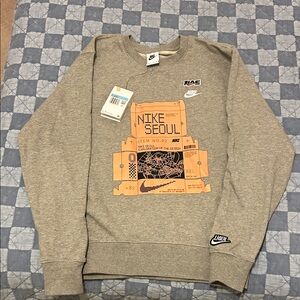 Nike Gray Seoul Graphic Men's Crewneck Sweater